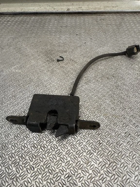 Engine bonnet/hood lock/catch – Renault Master III (2010-2024)