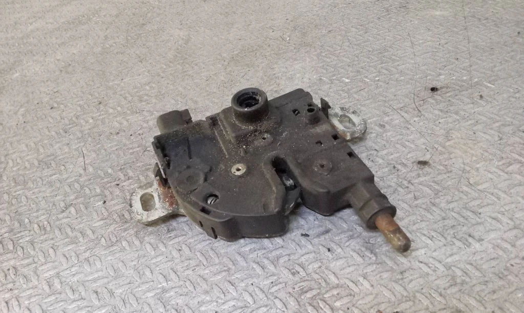 Engine bonnet/hood lock/catch – Ford Kuga I (2008-2012)
