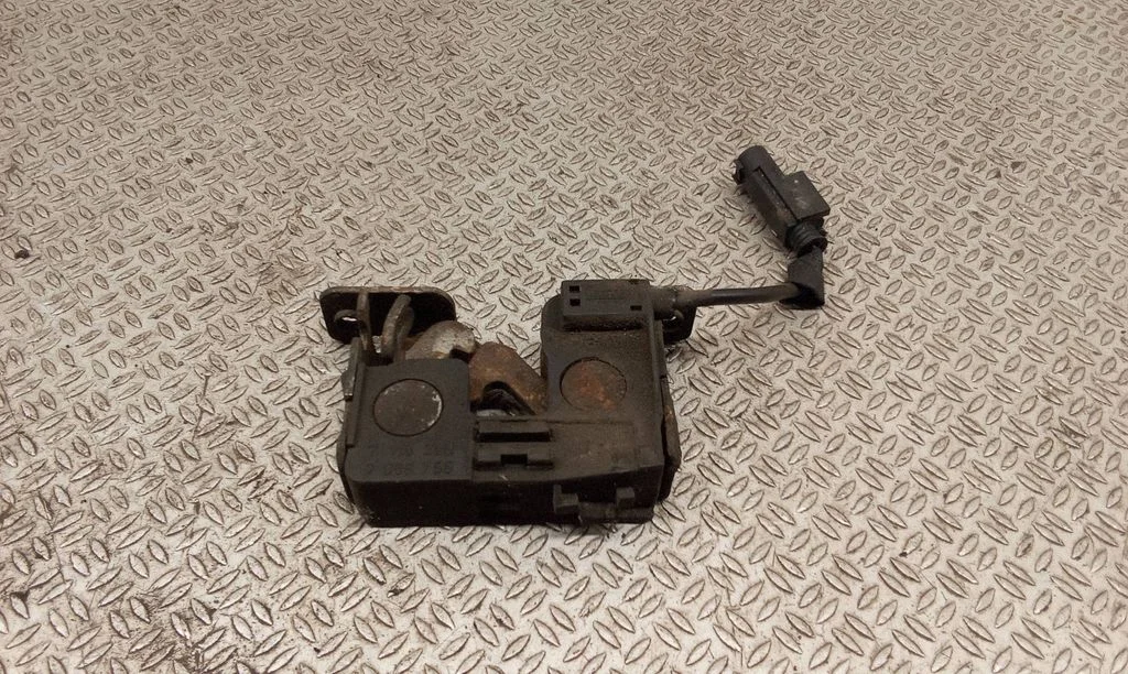 Engine bonnet/hood lock/catch – BMW 1 Series E81 E87 (2004-2011)