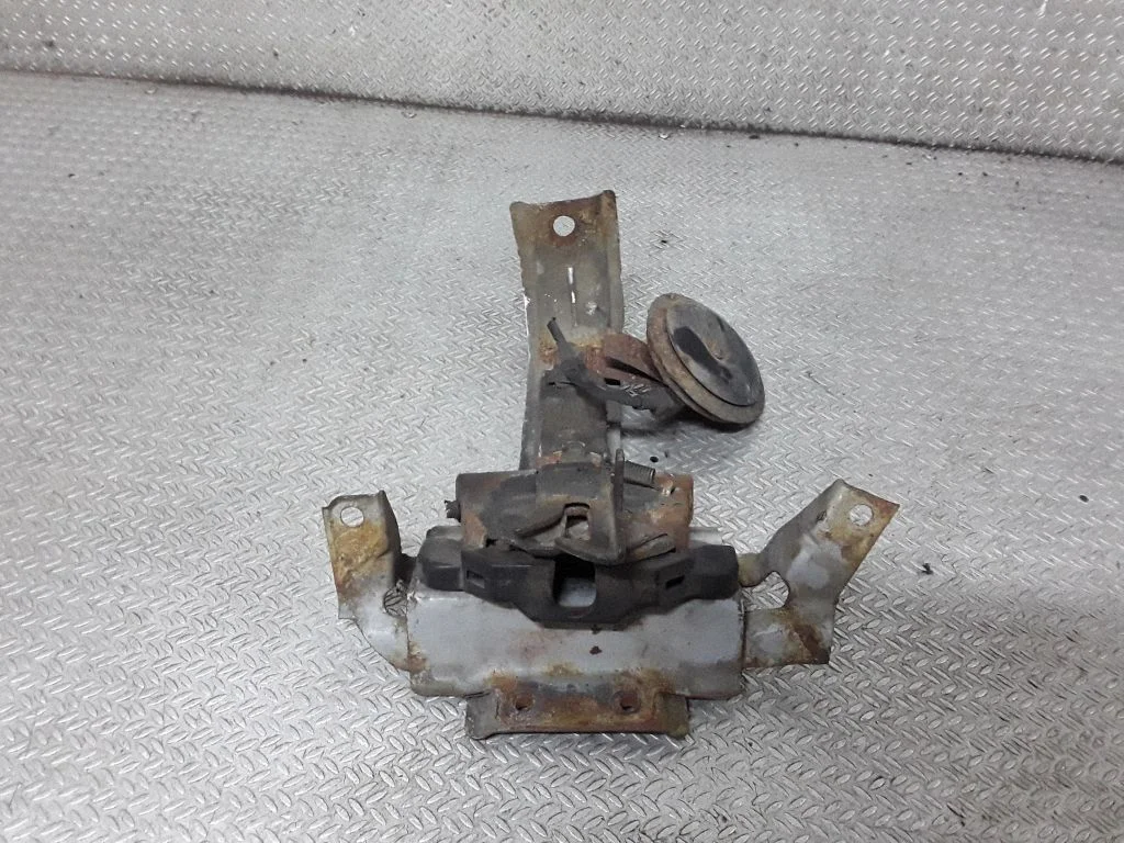 Engine bonnet/hood lock/catch – Mitsubishi Grandis (2003-2011)