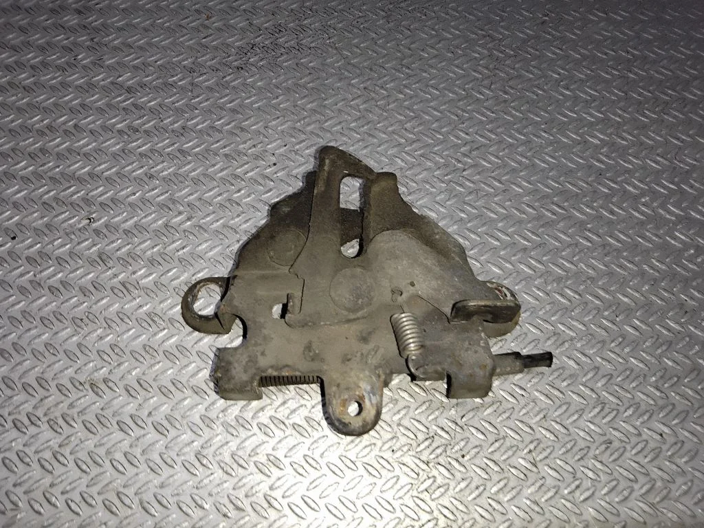 Engine bonnet/hood lock/catch – Toyota Yaris Verso (1999-2005)