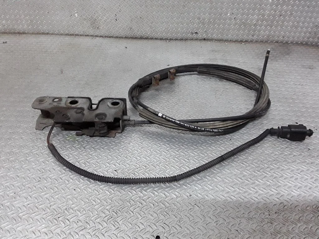 Engine bonnet/hood lock/catch – Volkswagen Jetta V (2005-2010)