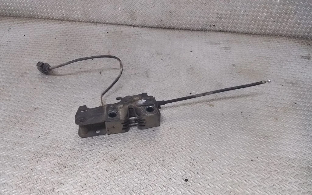 Engine bonnet/hood lock/catch