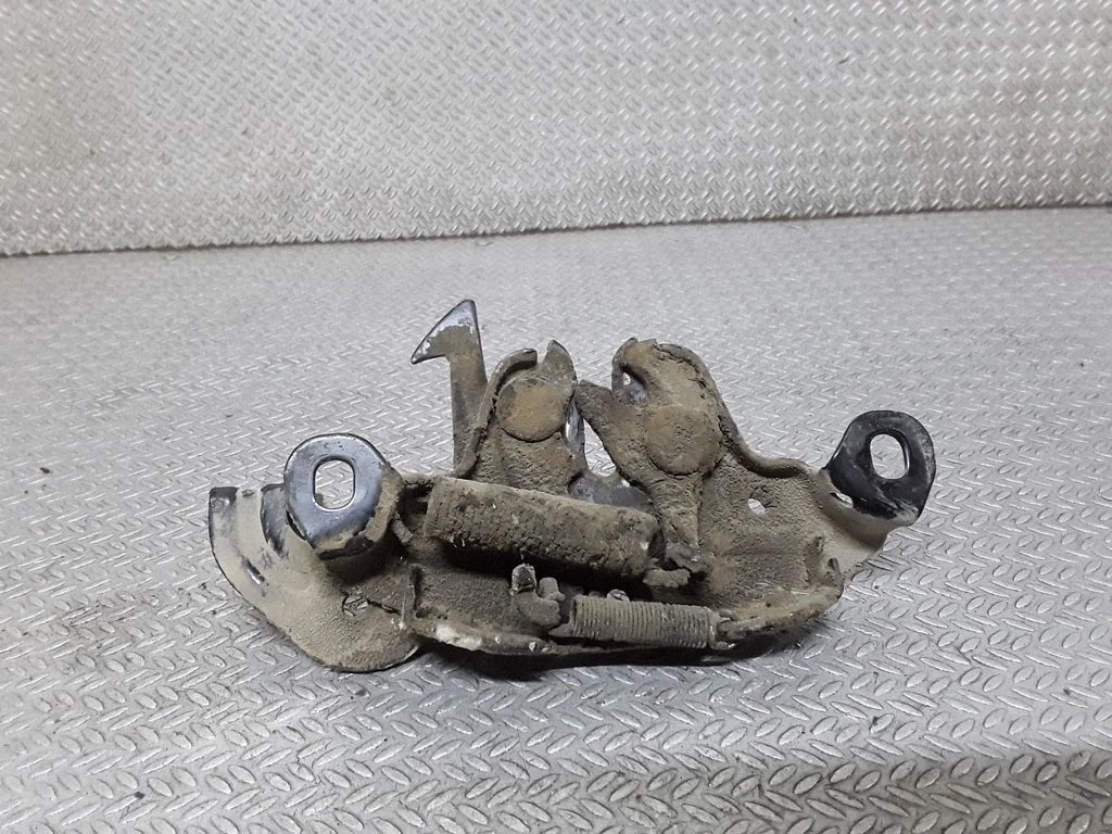 Engine bonnet/hood lock/catch – Nissan Navara D22 (1997-2004)