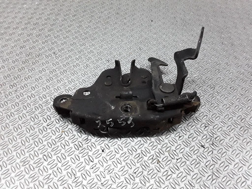 Engine bonnet/hood lock/catch