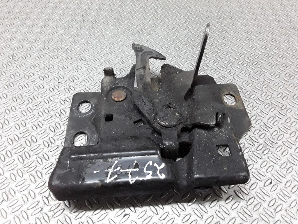 Engine bonnet/hood lock/catch – Honda HR-V (1998-2005)