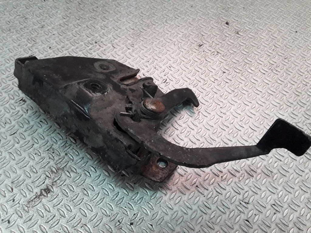 Engine bonnet/hood lock/catch – Hyundai H-1, Starex, Satellite (1997-2008)