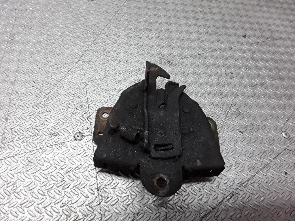 Engine bonnet/hood lock/catch – Mitsubishi Grandis (2003-2011)