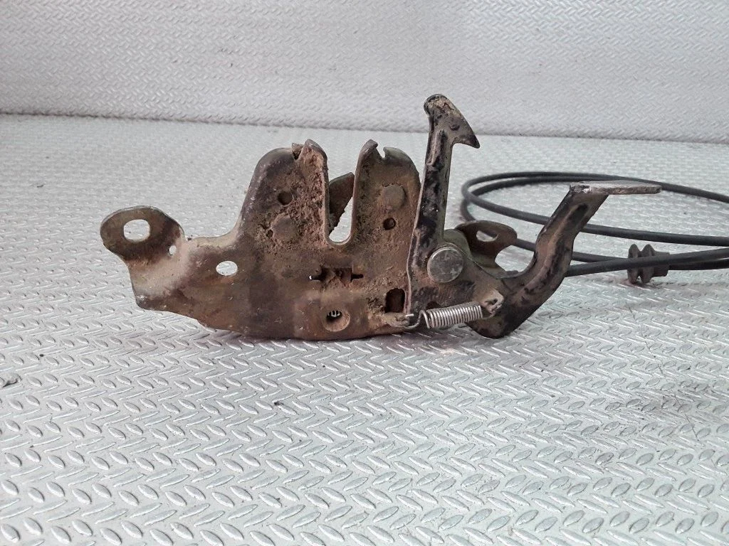 Engine bonnet/hood lock/catch – Nissan Almera N16 (2000-2010)