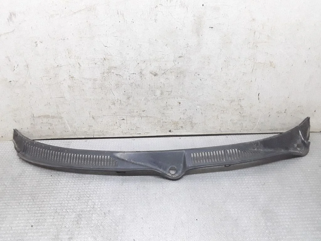 Wiper trim – Audi 100 S4 C4 (1990-1995)