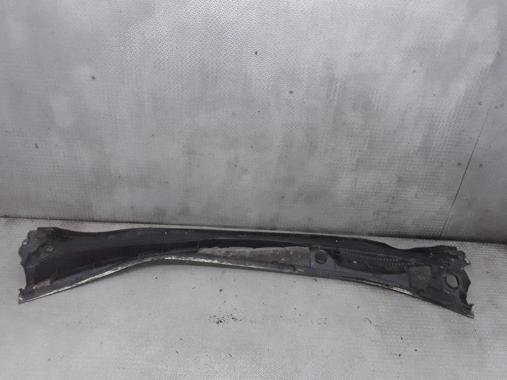 Wiper trim – Toyota Avensis T250 (2003-2006)