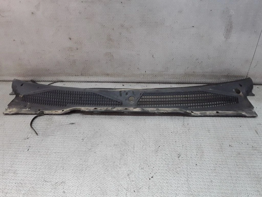 Wiper trim – Ford Maverick (1993-1999)