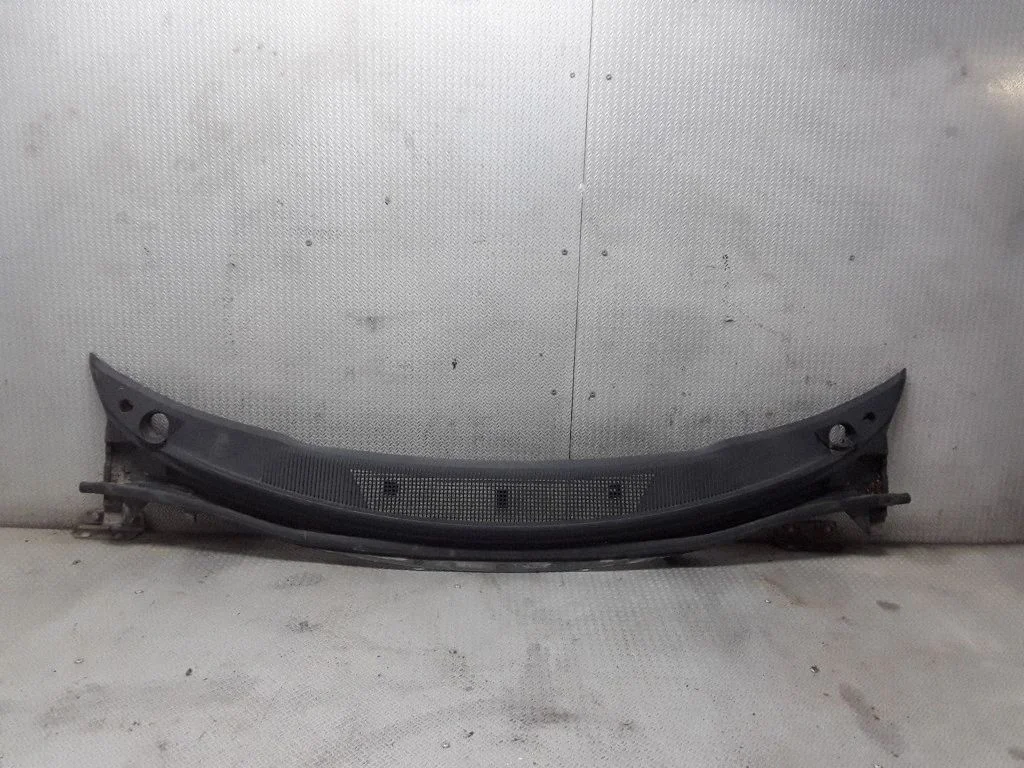Wiper trim – Mazda MPV II LW (1999-2007)