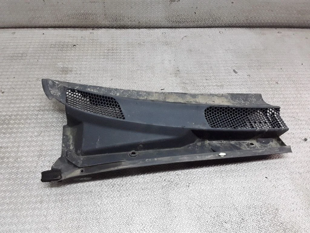 Wiper trim – Toyota Yaris Verso (1999-2005)