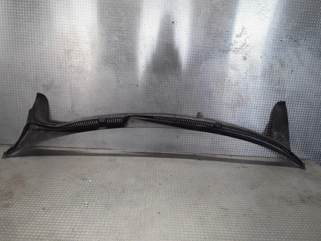 Wiper trim – Volkswagen Phaeton (2002-2016)