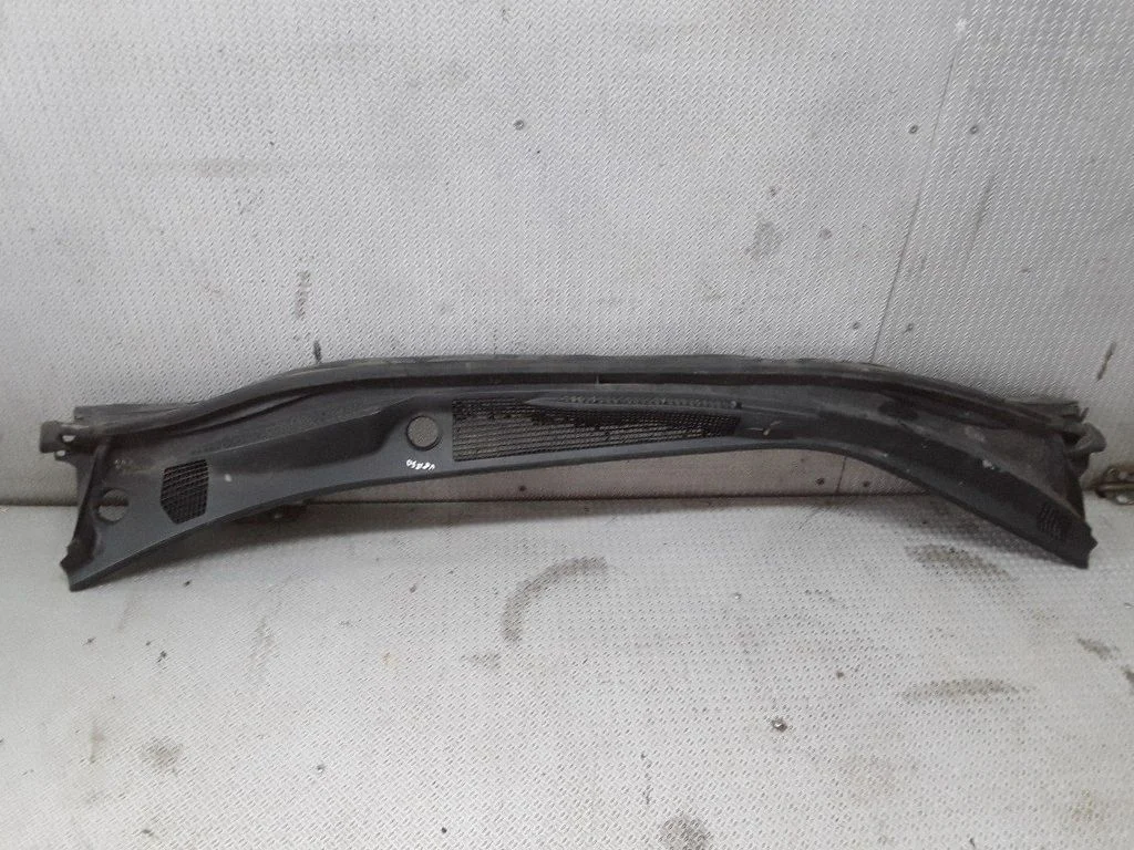 Wiper trim – Toyota Avensis T250 (2003-2006)