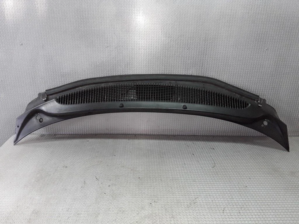Wiper trim – Chrysler Voyager (1996-2001)