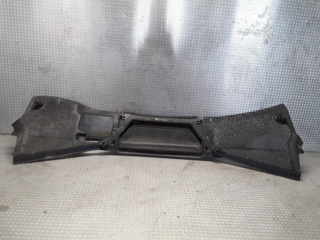 Wiper trim – Volkswagen Phaeton (2002-2016)