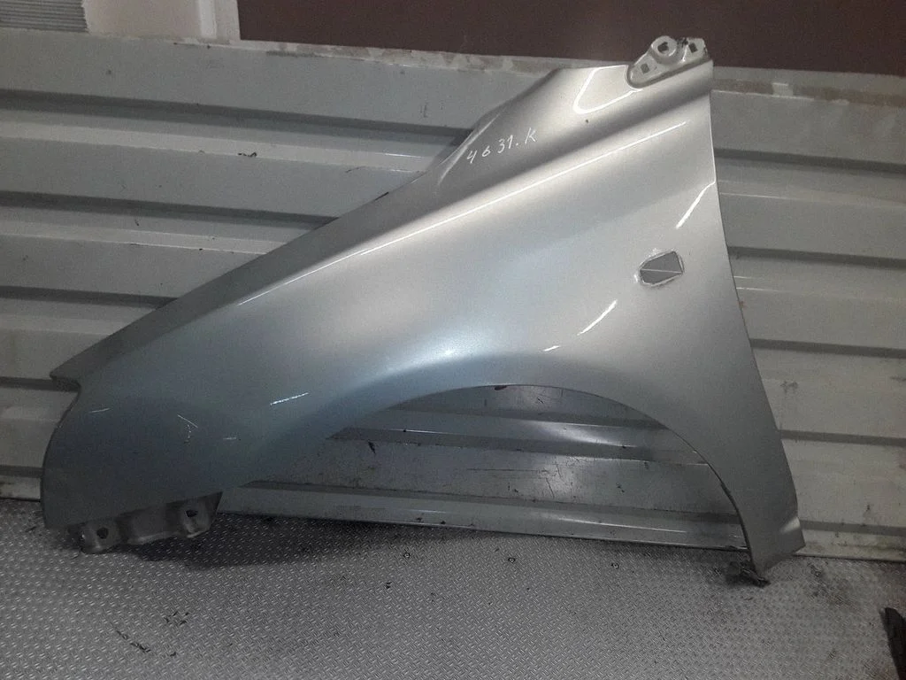 Fender – left