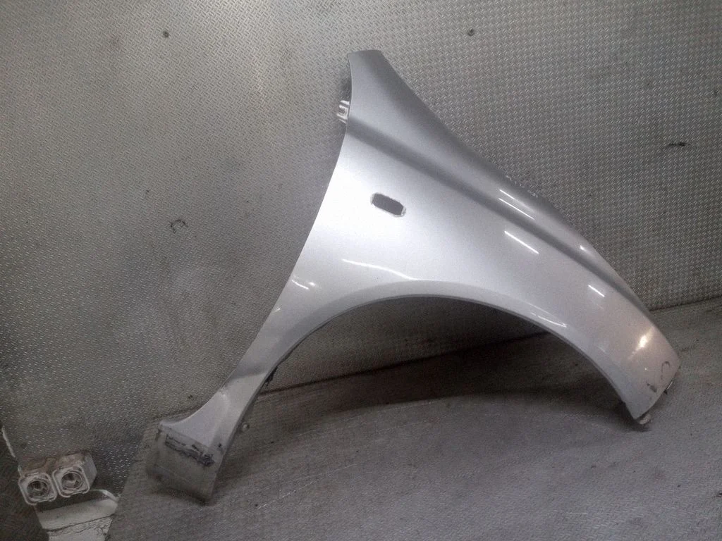 Błotnik – Nissan Micra (2003-2007), prawa
