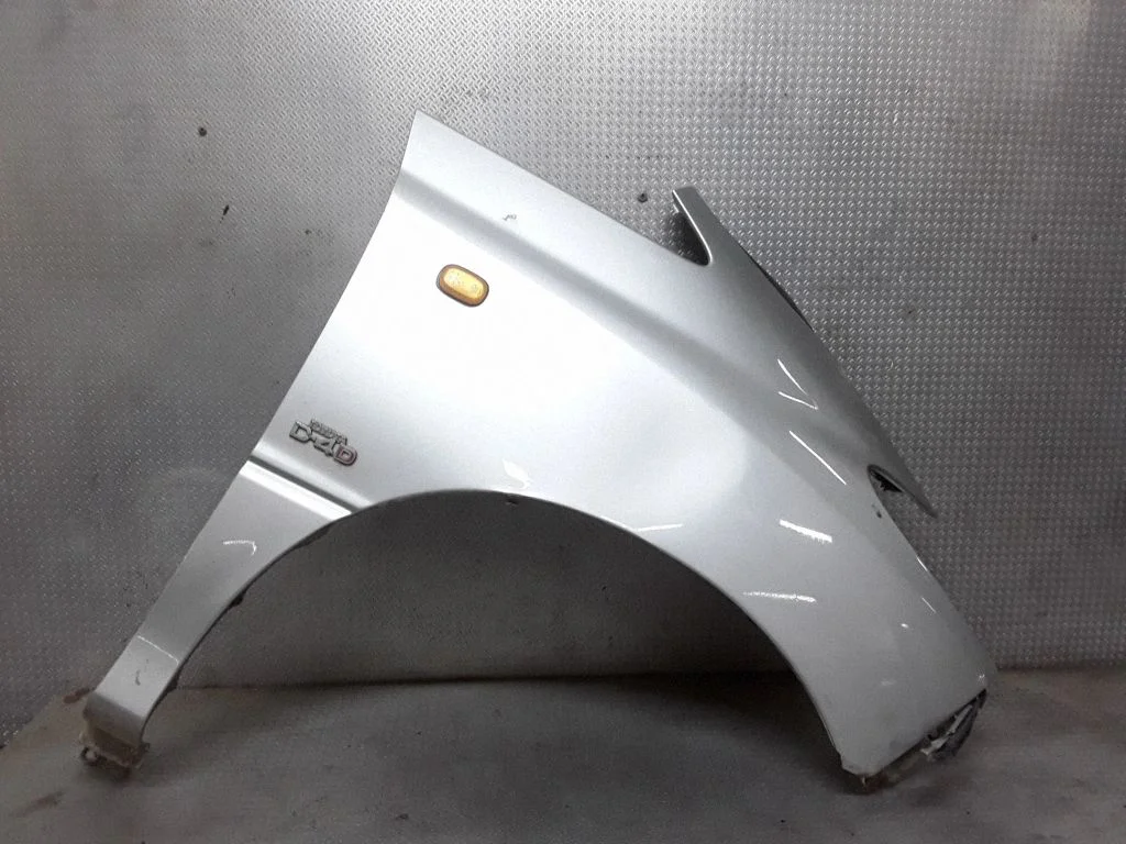 Fender – Toyota Previa (XR30, XR40) II (2000-2006)