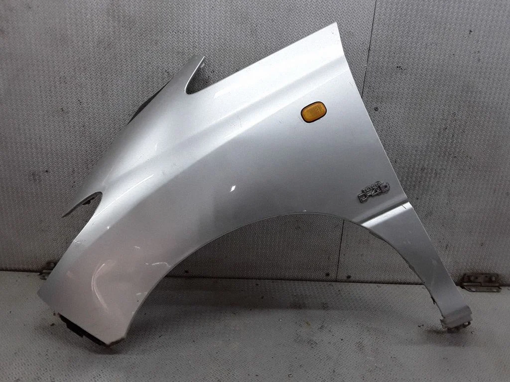 Fender – Toyota Previa (XR30, XR40) II (2000-2006)