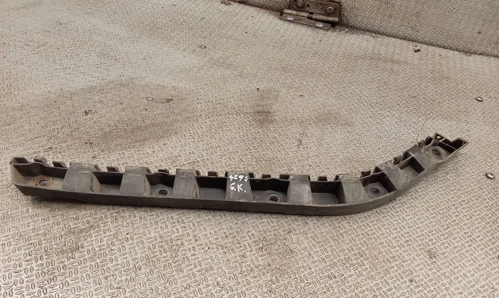 Rear bumper mounting bracket – Skoda Superb B6 (3T) (2008-2015)
