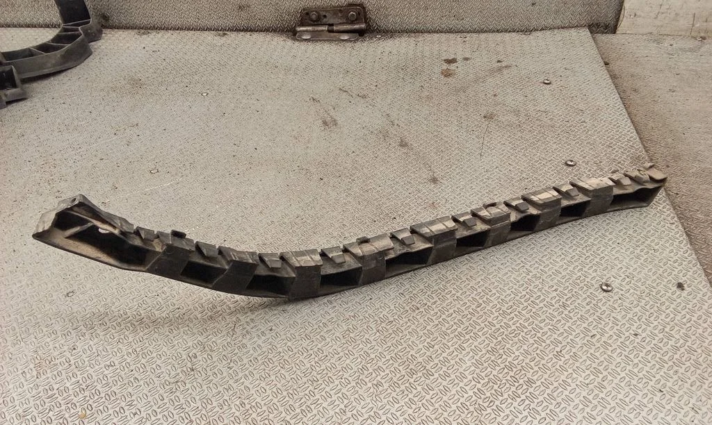 Rear bumper mounting bracket – Skoda Superb B6 (3T) (2008-2015)