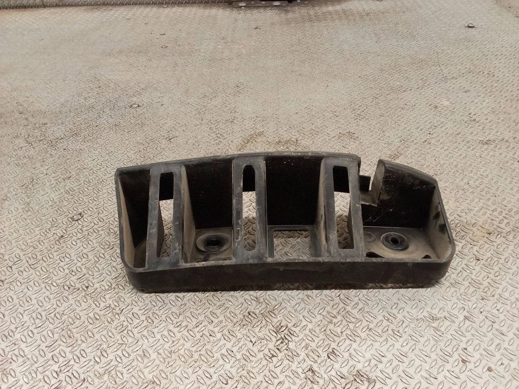 Rear bumper mounting bracket 5JH807394A – Skoda Rapid (NH) (2012-2019)