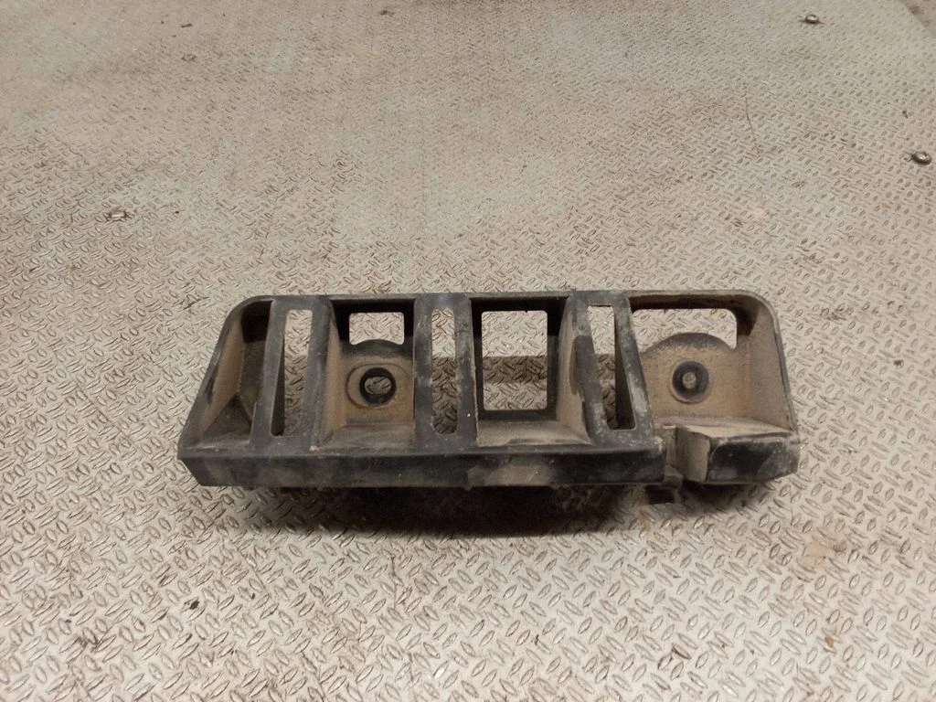 Rear bumper mounting bracket 5JH807393A – Skoda Rapid (NH) (2012-2019)