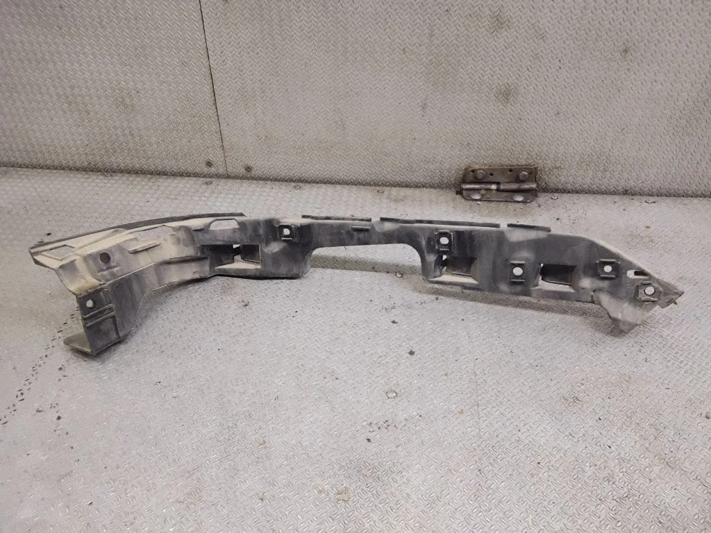 Rear bumper mounting bracket – Seat Cordoba (6L) (2002-2009)
