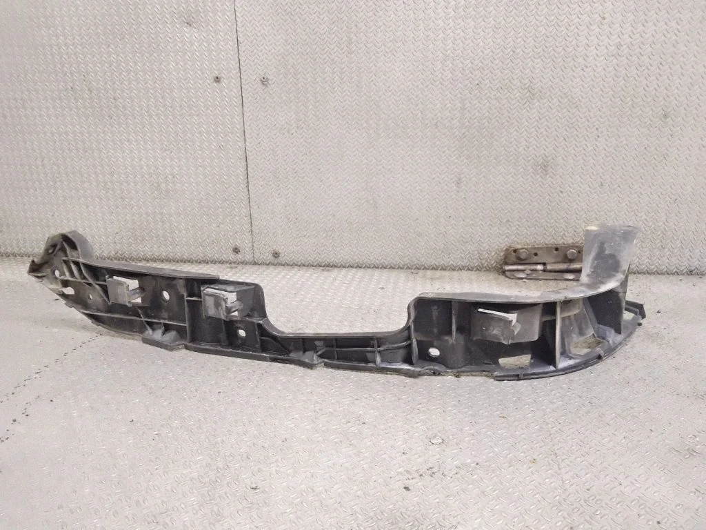Rear bumper mounting bracket – Seat Cordoba (6L) (2002-2009)
