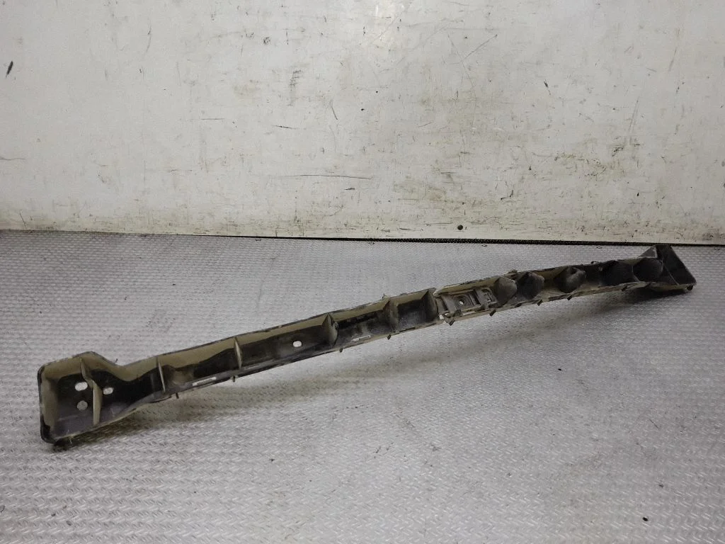 Rear bumper mounting bracket – Seat Cordoba (6K) (1999-2002)