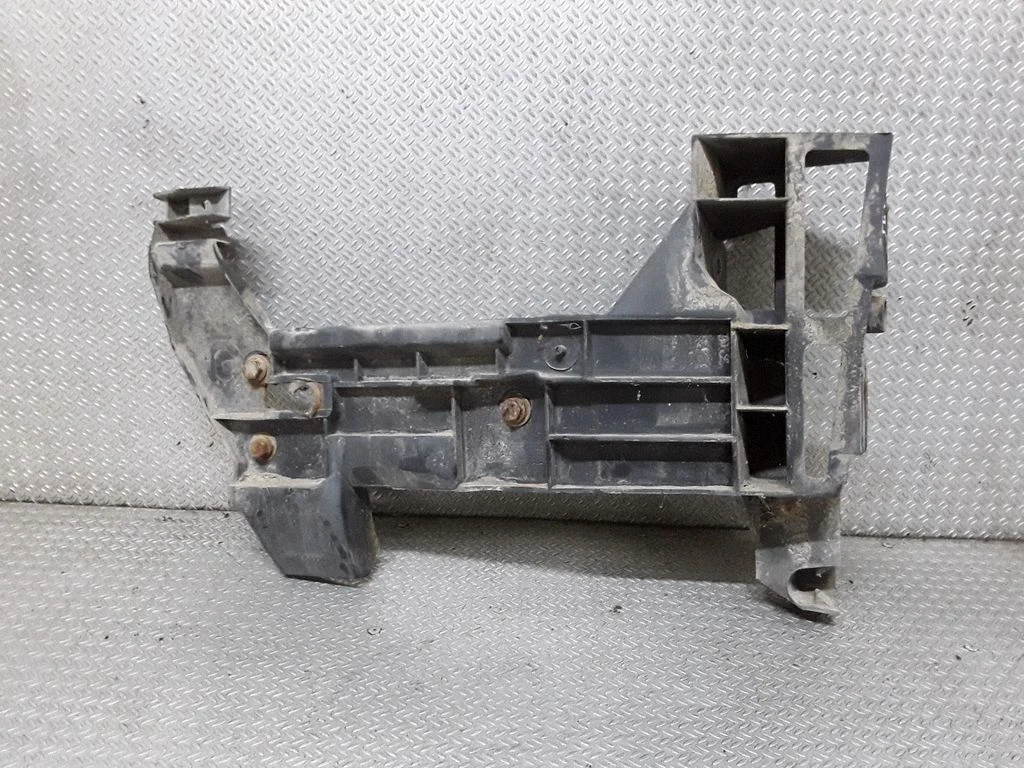 Aizmugurējā bufera turētājs – Opel Movano A (1998-2010)