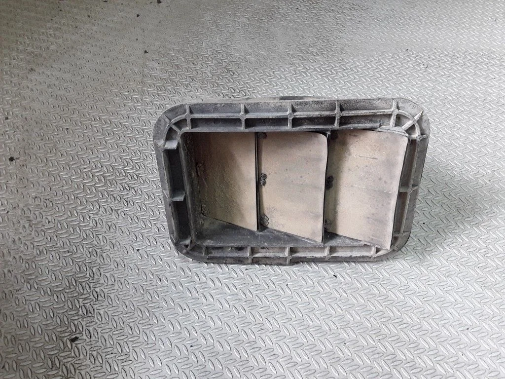 Quarter panel pressure vent – Toyota RAV 4 (XA20) (2000-2005)