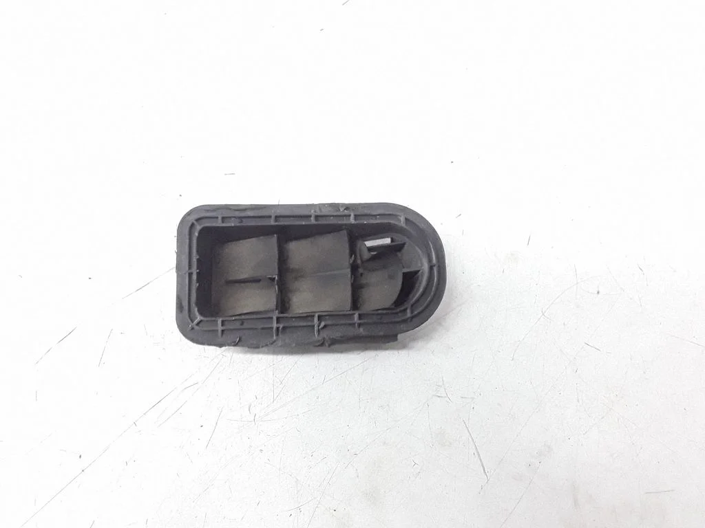 Quarter panel pressure vent – Toyota Yaris Verso (1999-2005)