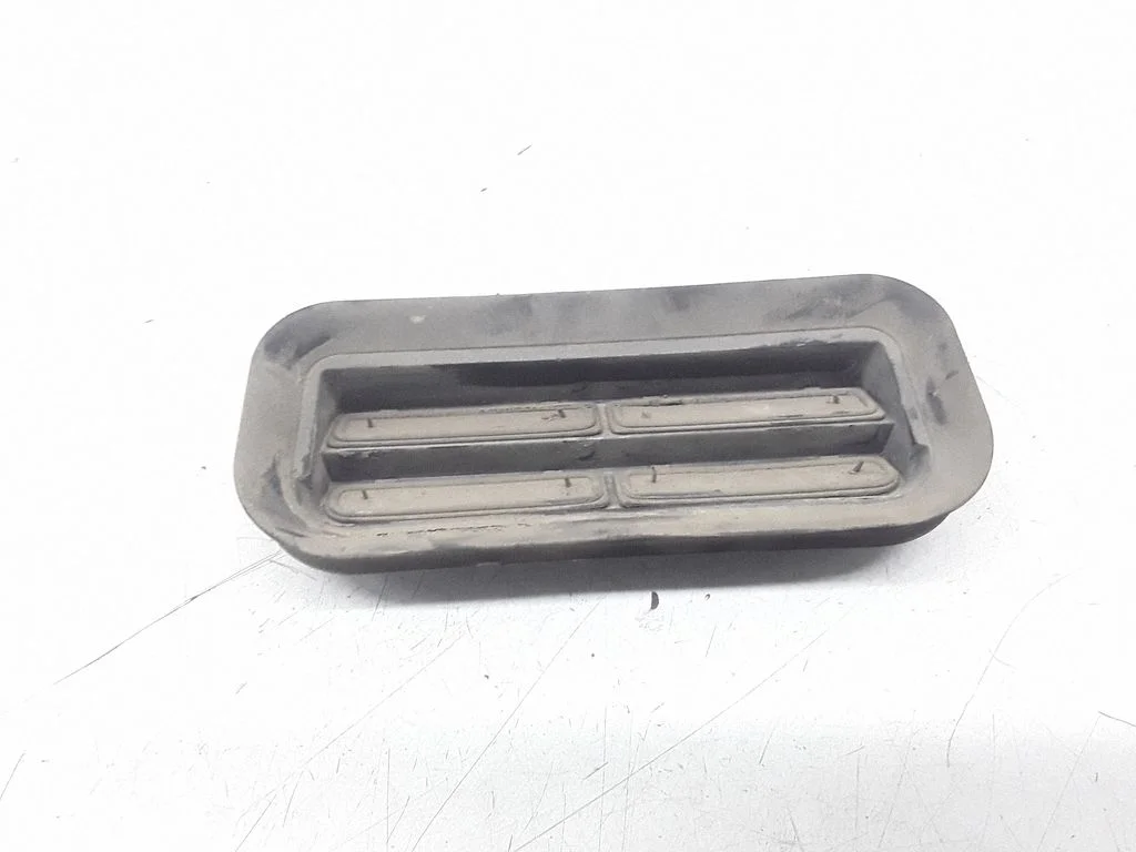 Quarter panel pressure vent – Volkswagen Phaeton (2002-2016)