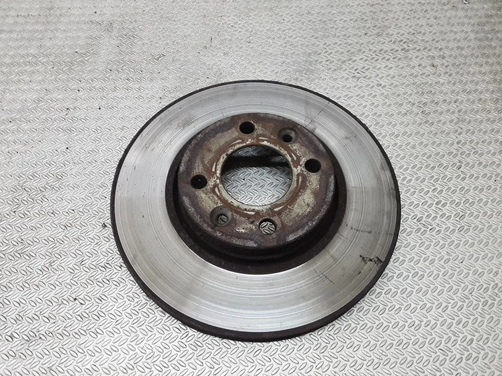 Tarcza hamulcowa przednia – Nissan Micra (2003-2007)