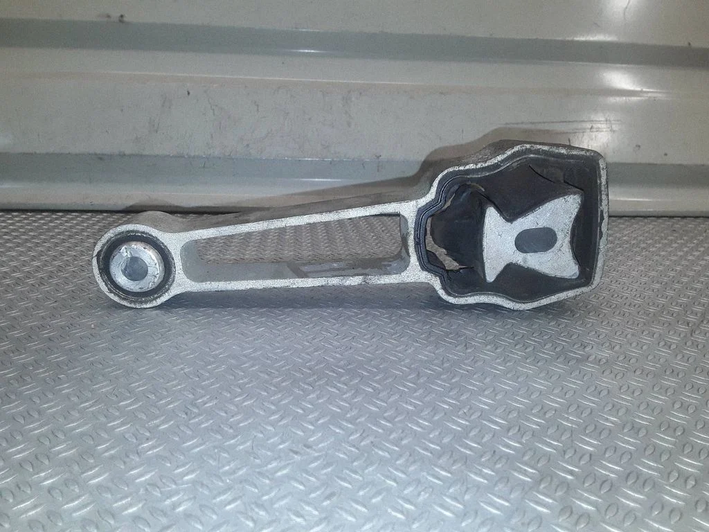 Gearbox mount – Volvo S80 (2007-2013)
