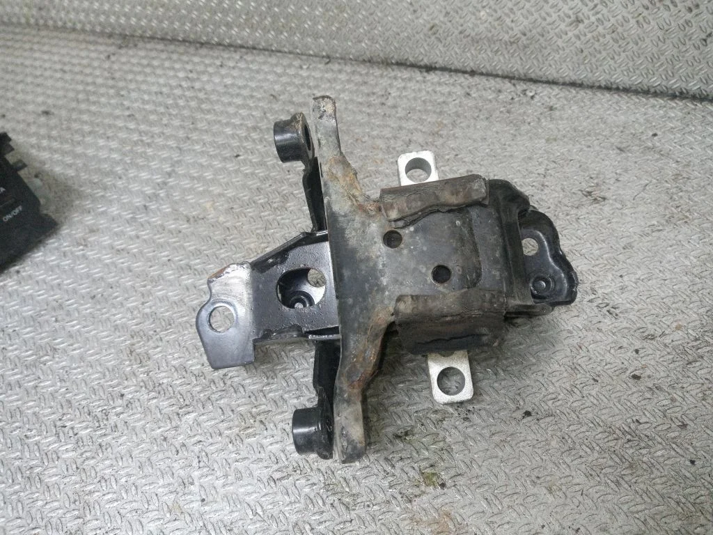 Gearbox mount – Ford S-MAX (2006-2015)