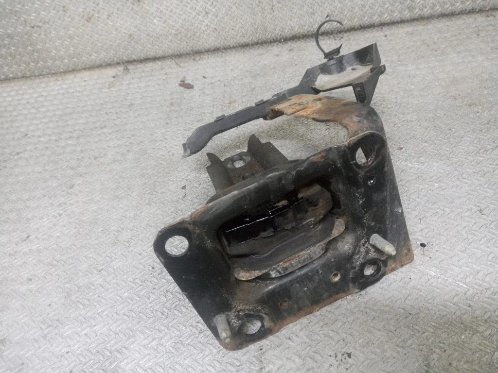 Gearbox mount – Peugeot 207 CC (2007-2014)