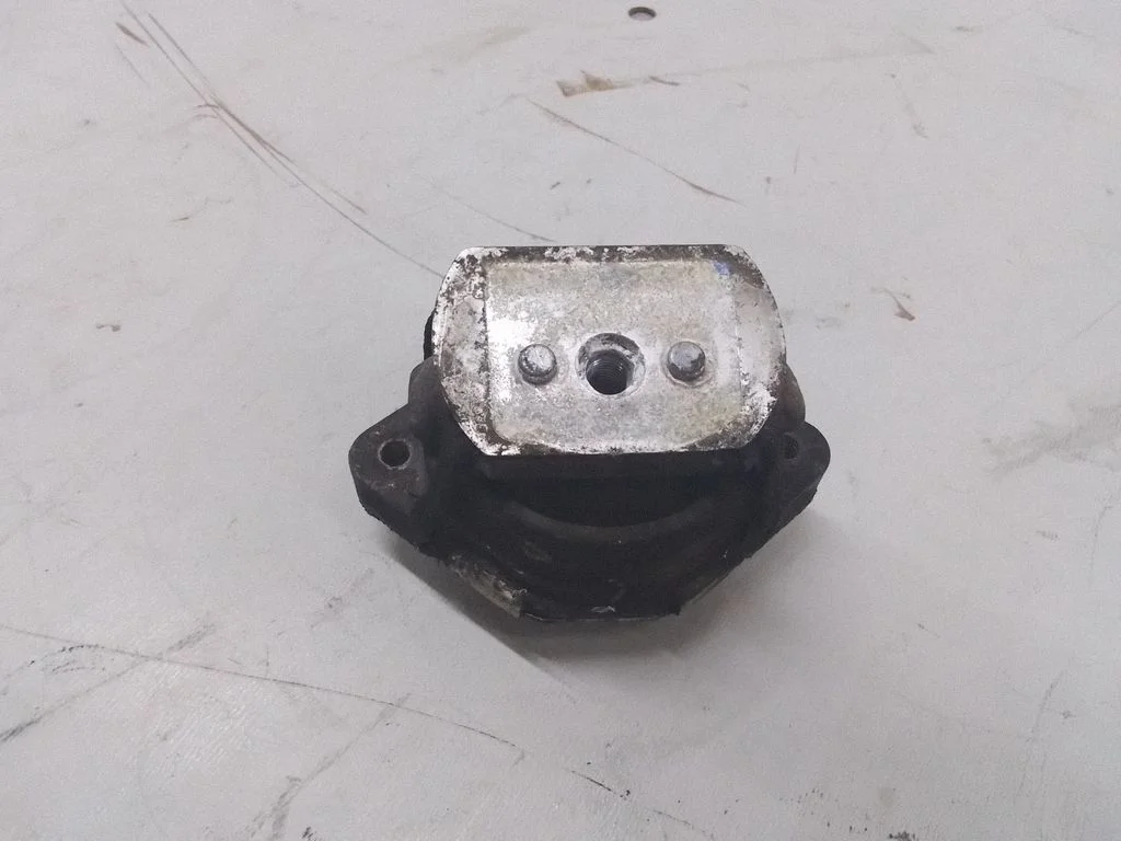 Gearbox mount – Volkswagen Phaeton (2002-2016)