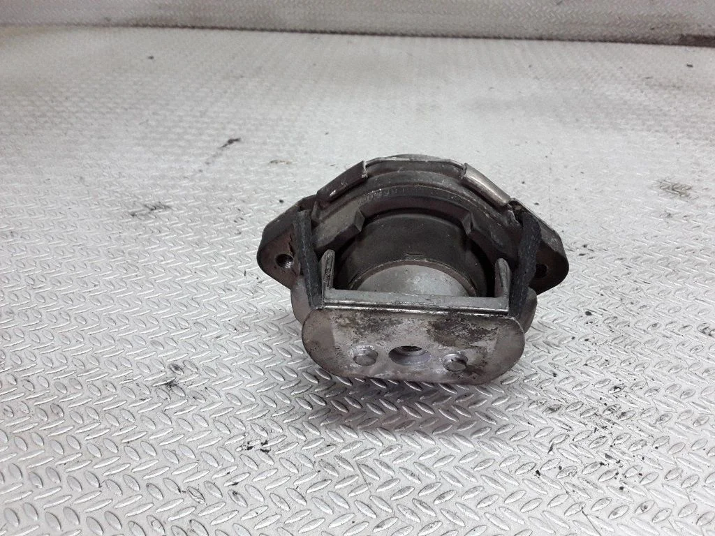 Gearbox mount – Volkswagen Phaeton (2002-2016)