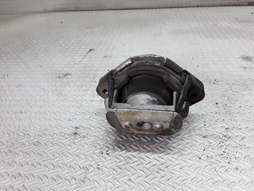 Gearbox mount – Volkswagen Phaeton (2002-2016)