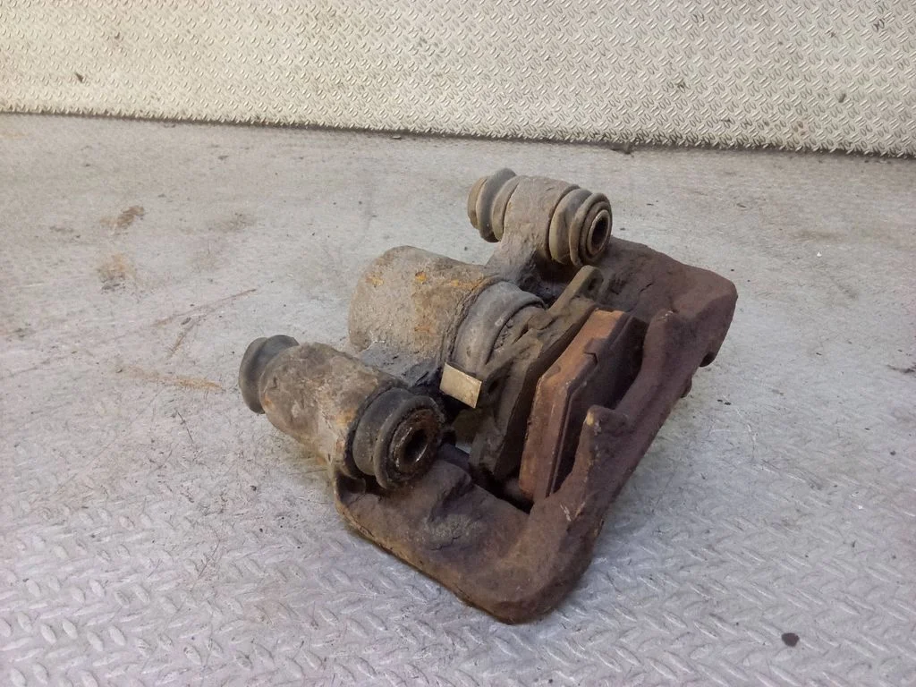 Rear brake caliper – Toyota Celica T230 (1999-2006), left