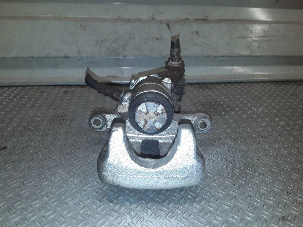 Tagumine pidurisadul – Mitsubishi Colt CZ3 (2006-2009)