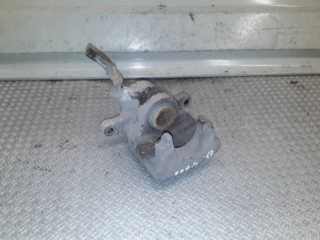 Zacisk hamulcowy tylny 0204Y04998 – Toyota Verso (2009-2018)