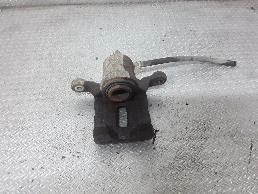 Zacisk hamulcowy tylny – Nissan Pathfinder R51 (2005-2012), prawa