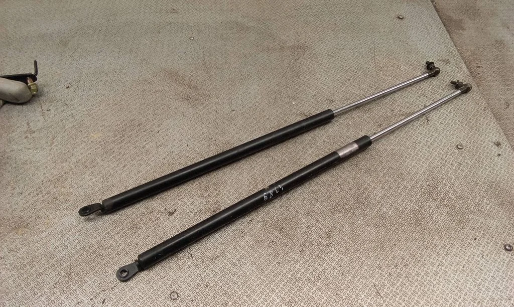 Tailgate/trunk strut/damper – Honda HR-V (1998-2005)