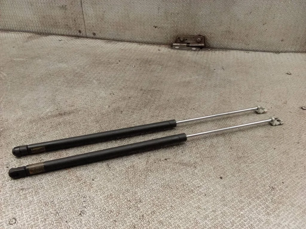 Tailgate/trunk strut/damper – Lexus IS 220D-250-350 (2006-2013)